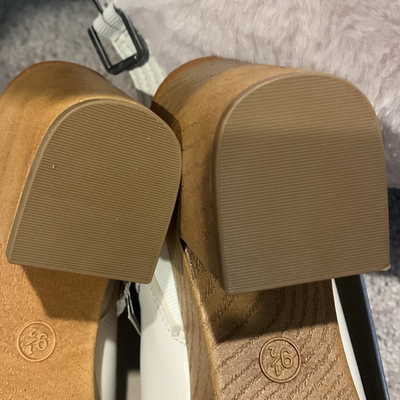 Universal Thread White Watson Memory Foam Heels - Picture 10 of 15